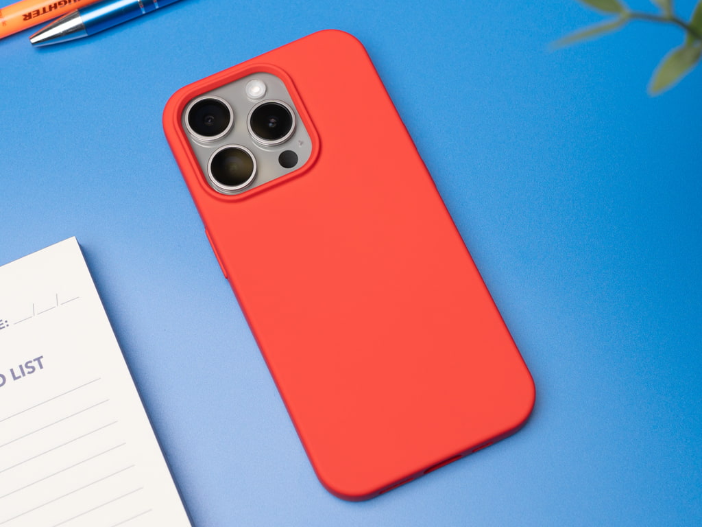 Silikonový kryt na iPhone 15 Pro - Červený 2